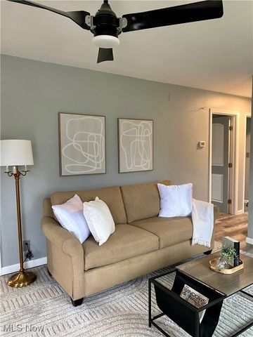 146 Greeley ln, Youngstown, OH 44405