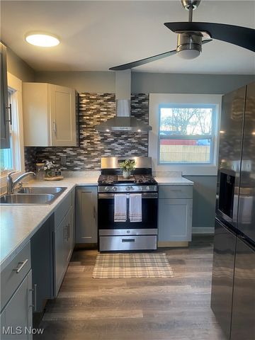 146 Greeley ln, Youngstown, OH 44405