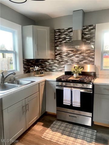 146 Greeley ln, Youngstown, OH 44405