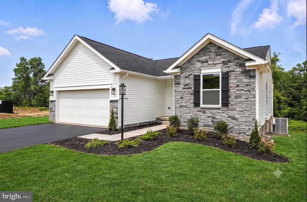 10 THORTON AVE, Ranson, WV 25438