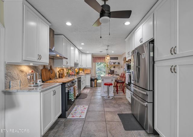 1737 Oakdale Drive, Dandridge, TN 37725