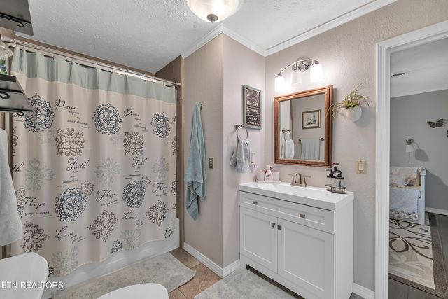 1737 Oakdale Drive, Dandridge, TN 37725