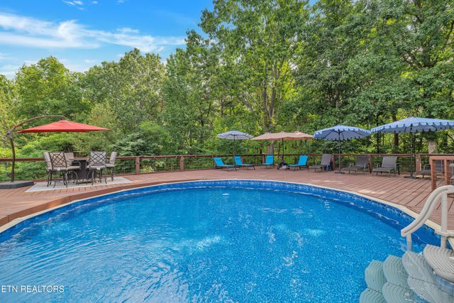 1737 Oakdale Drive, Dandridge, TN 37725