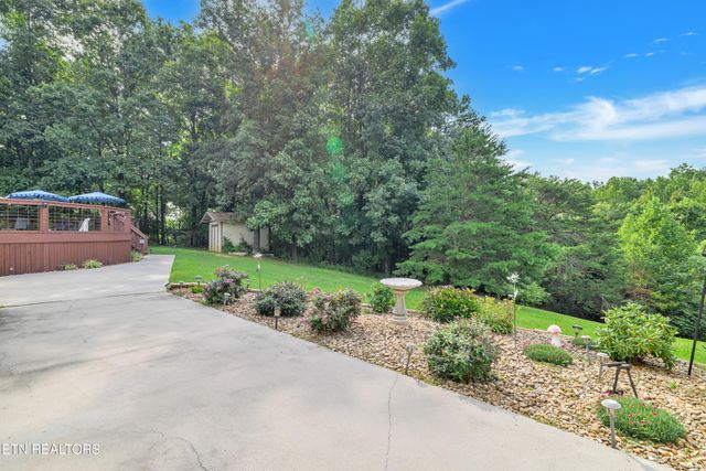 1737 Oakdale Drive, Dandridge, TN 37725