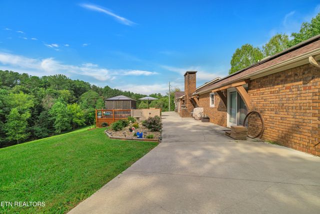 1737 Oakdale Drive, Dandridge, TN 37725