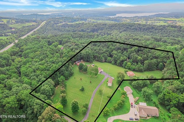 1737 Oakdale Drive, Dandridge, TN 37725