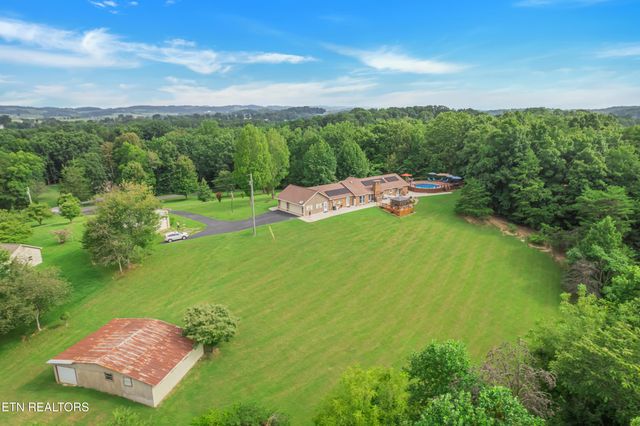 1737 Oakdale Drive, Dandridge, TN 37725