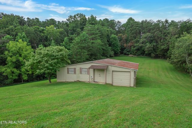 1737 Oakdale Drive, Dandridge, TN 37725