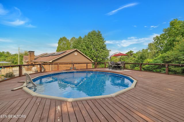 1737 Oakdale Drive, Dandridge, TN 37725