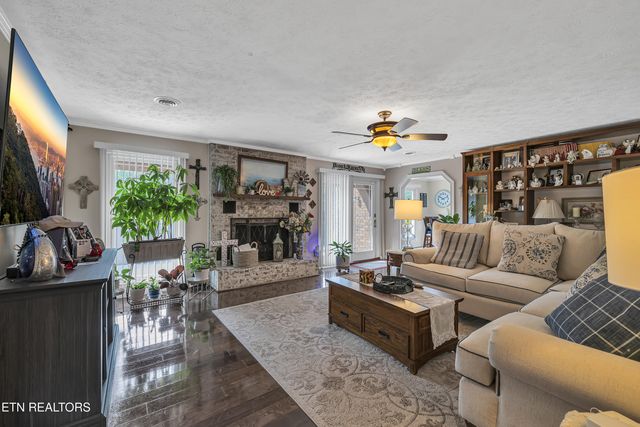 1737 Oakdale Drive, Dandridge, TN 37725