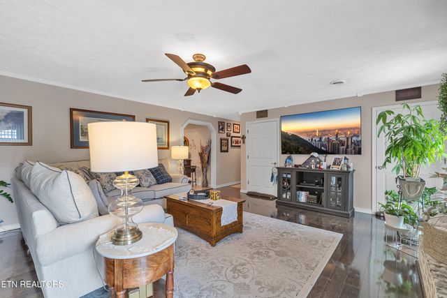 1737 Oakdale Drive, Dandridge, TN 37725