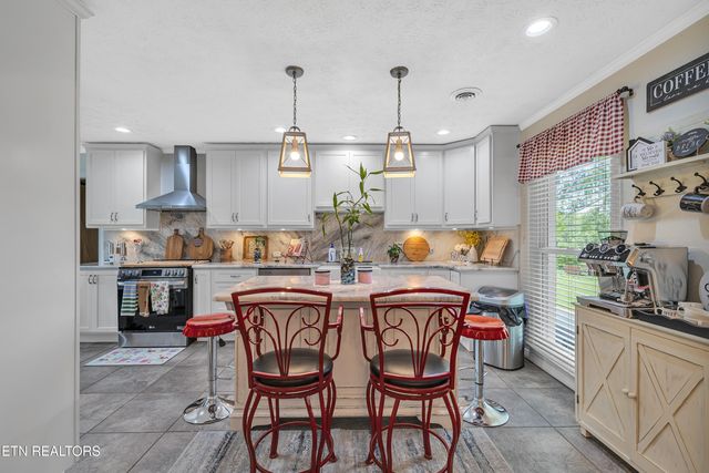 1737 Oakdale Drive, Dandridge, TN 37725