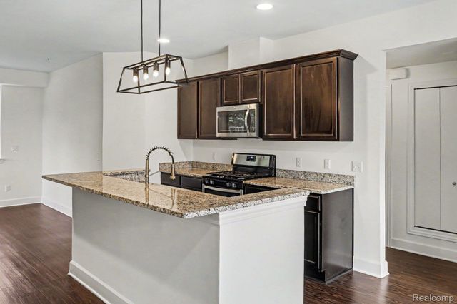 1250 DIAMOND Court E, Royal Oak, MI 48067