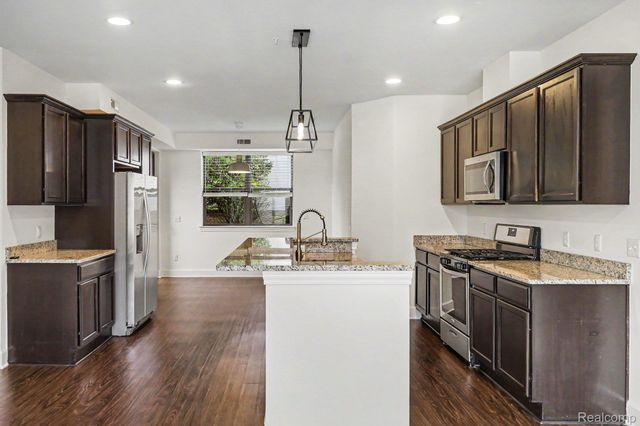 1250 DIAMOND Court E, Royal Oak, MI 48067