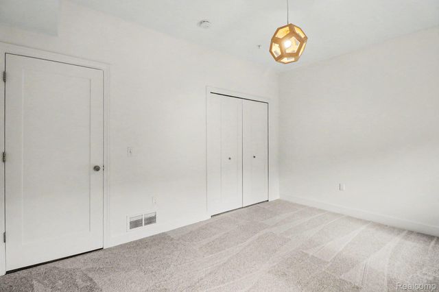 1250 DIAMOND Court E, Royal Oak, MI 48067