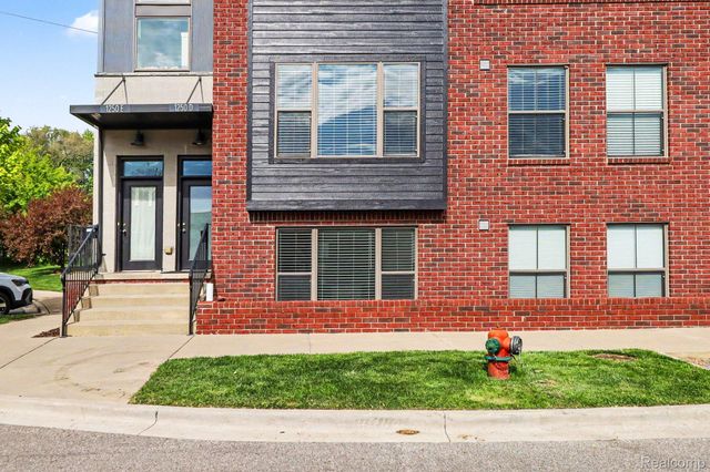 1250 DIAMOND Court E, Royal Oak, MI 48067