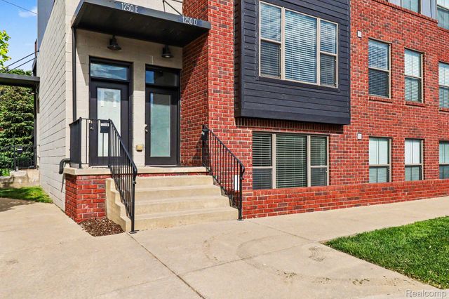 1250 DIAMOND Court E, Royal Oak, MI 48067