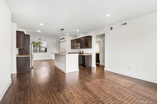 1250 DIAMOND Court E, Royal Oak, MI 48067