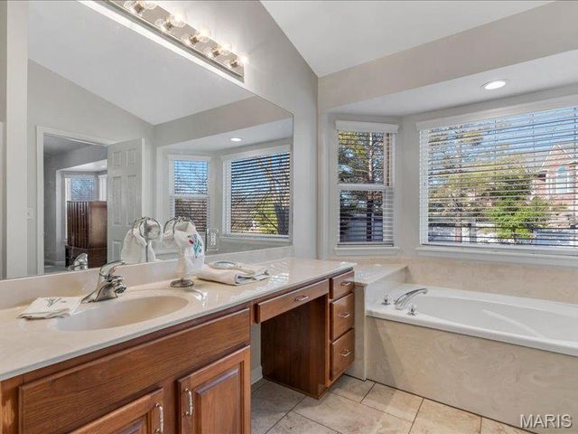 559 Winter Garden Drive, Fenton, MO 63026