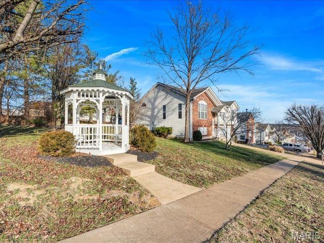 559 Winter Garden Drive, Fenton, MO 63026