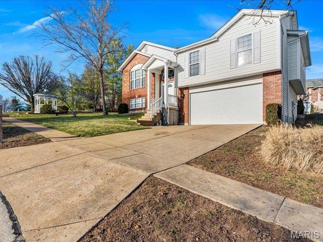 559 Winter Garden Drive, Fenton, MO 63026