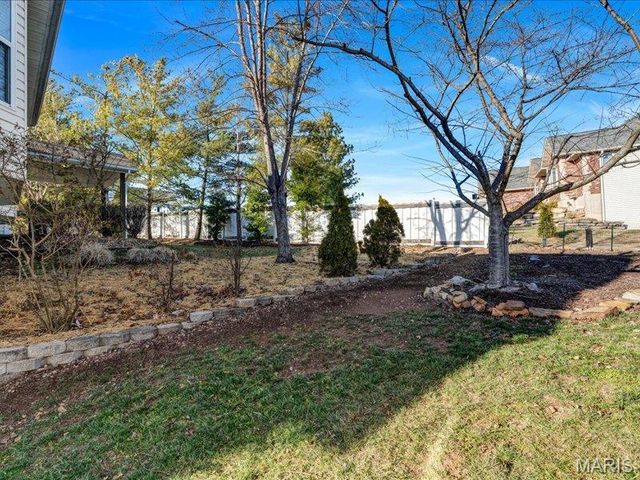 559 Winter Garden Drive, Fenton, MO 63026