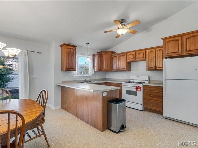 559 Winter Garden Drive, Fenton, MO 63026