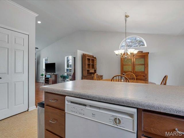 559 Winter Garden Drive, Fenton, MO 63026