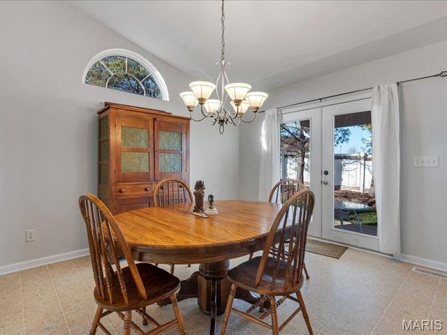 559 Winter Garden Drive, Fenton, MO 63026