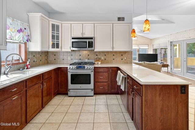 14 NY-9P, Malta, NY 12020