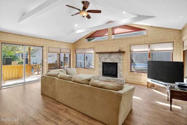 14 NY-9P, Malta, NY 12020