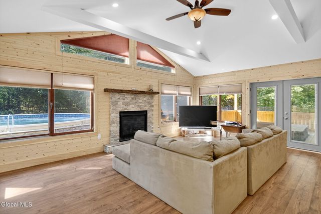 14 NY-9P, Malta, NY 12020