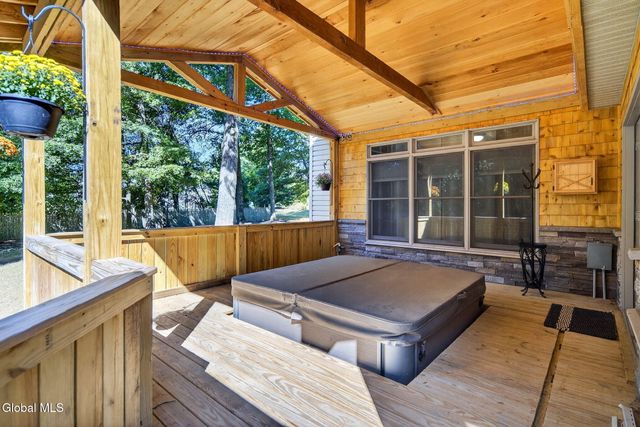 14 NY-9P, Malta, NY 12020