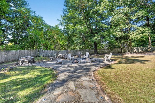 14 NY-9P, Malta, NY 12020