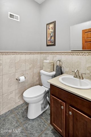 14 NY-9P, Malta, NY 12020