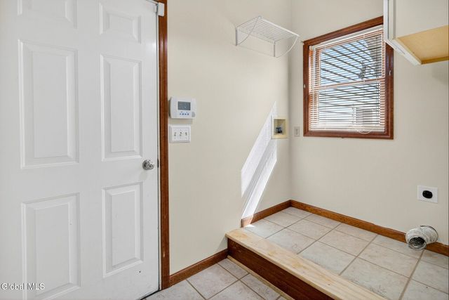 14 NY-9P, Malta, NY 12020