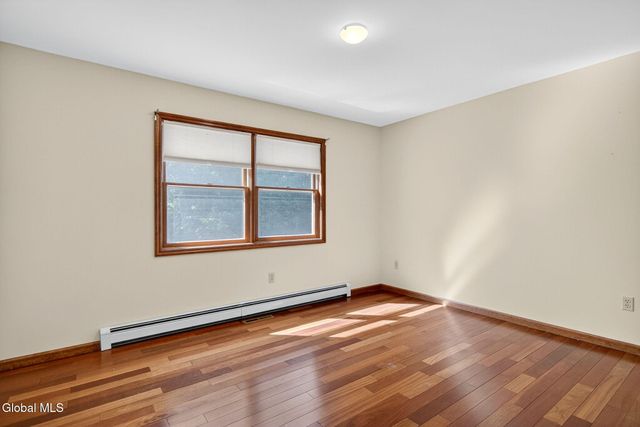 14 NY-9P, Malta, NY 12020