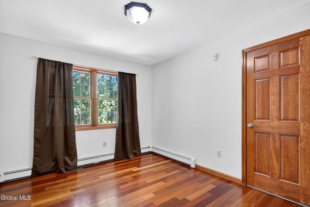 14 NY-9P, Malta, NY 12020