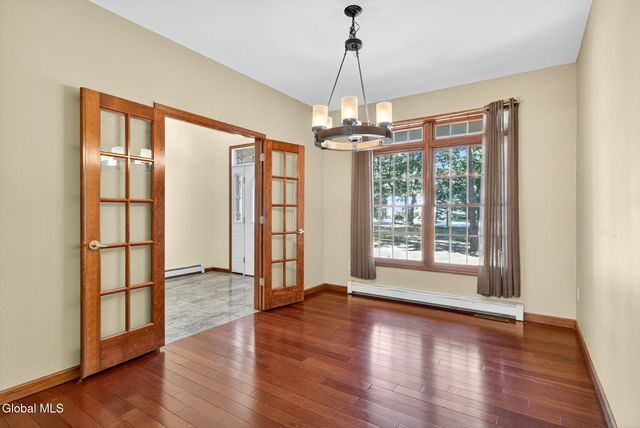 14 NY-9P, Malta, NY 12020