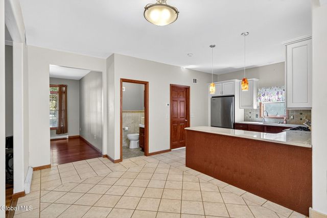 14 NY-9P, Malta, NY 12020