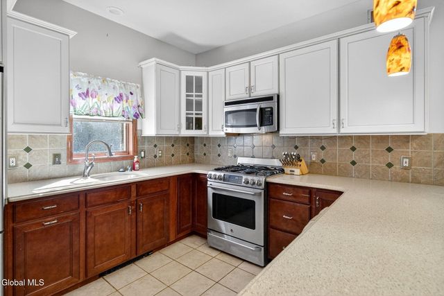 14 NY-9P, Malta, NY 12020