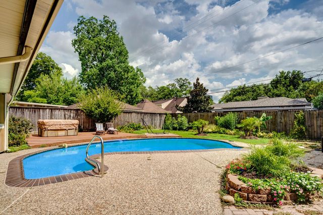 10631 Del Monte Drive, Houston, TX 77042