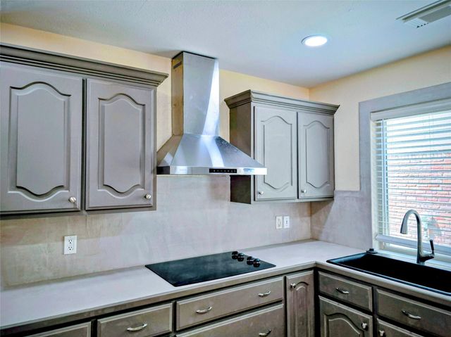 10631 Del Monte Drive, Houston, TX 77042