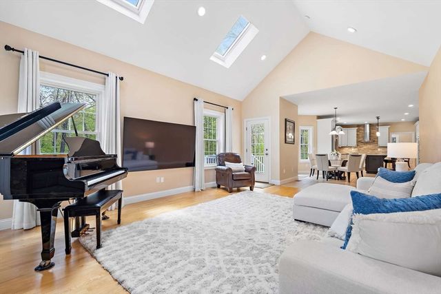3 Notch Dr, Westford, MA 01886