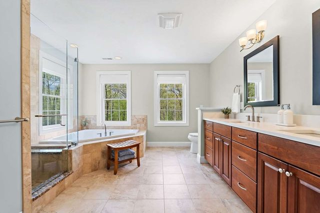 3 Notch Dr, Westford, MA 01886