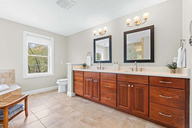 3 Notch Dr, Westford, MA 01886