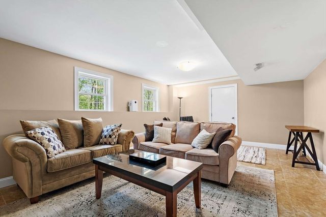3 Notch Dr, Westford, MA 01886