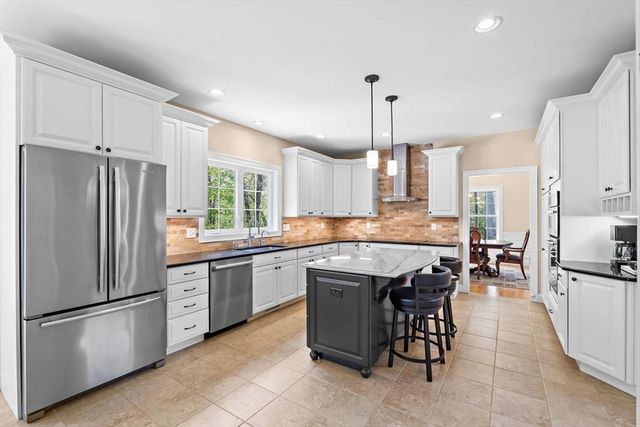 3 Notch Dr, Westford, MA 01886