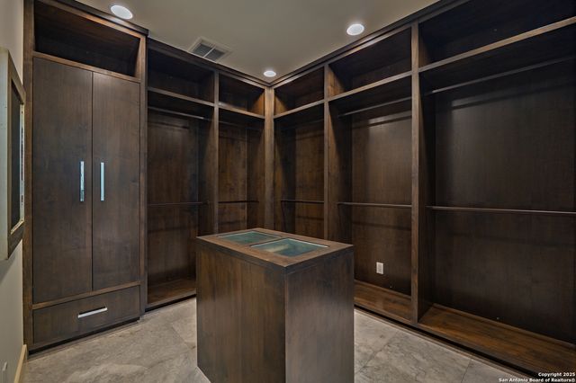 100 Canterbury Hill, Terrell Hills, TX 78209