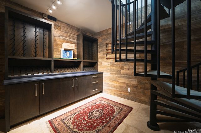 100 Canterbury Hill, Terrell Hills, TX 78209